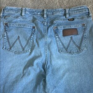 Wrangler Blue Relaxed Fit Jeans Classic Denim